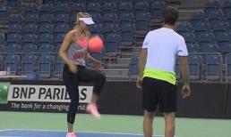 Sharapova trổ tài tâng bóng như cầu thủ