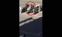 Tên trộm thản nhiên dùng búa cậy ổ khóa siêu xe