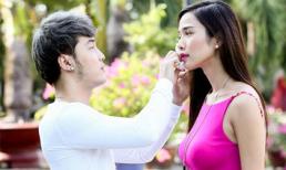 Sao nam Việt chăm chút bạn gái hết mực