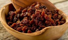 Nho khô - Món ăn vặt cực tốt cho mẹ bầu ngày Tết