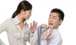 Cứ giận là vợ đấm thùm thụp vào bụng bầu