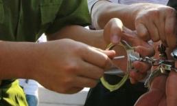 Bốn người siết cổ cháu trai đến chết