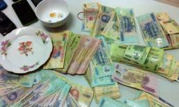 Bắt quả tang 4 bà bầu “say” trên chiếu bạc ngày Tết