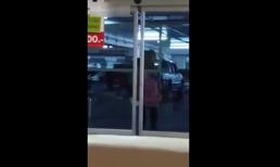 Màn tra tấn tự động đối với cô lao công