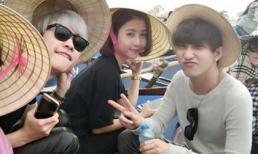 Dàn hot girl, hot boy đội nón lá, đeo kính đen đi chùa Hương