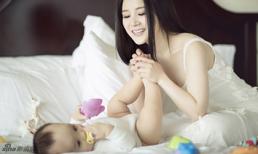 Cách chăm trẻ mới sinh mẹ cần 'ghi ngay kẻo quên'