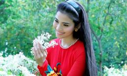 Trương Thị May thướt tha chào đón 8/3