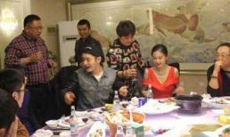 Huỳnh Hiểu Minh dẫn Angela Baby ra mắt bạn bè