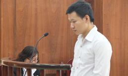 Nghịch tử ném đá, đâm cha ruột 37 nhát dao lĩnh án