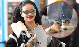 Rihanna gây chú ý với mốt giày kiêm 'giẻ lau'
