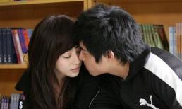 Yêu nhau 5 năm, bạn gái vẫn chỉ cho cầm tay