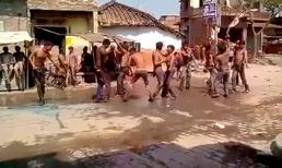 Thót tim cảnh xe điên tông thẳng vào đám đông đang nhảy múa