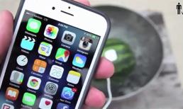 Cách sạc pin điện thoại bằng... dưa hấu