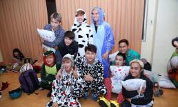 Isaac nhí nhố trong hậu trường The Remix