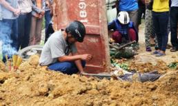 Va chạm với xe ben, một phụ nữ bị vùi sâu trong đất