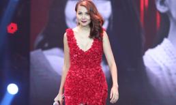 Thanh Hằng biểu diễn dáng đi 'ngô nghê' thuở chưa nổi tiếng