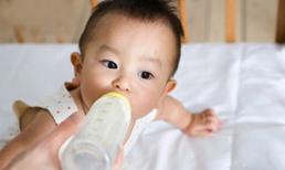 8 điều cấm kỵ khi pha sữa cho con