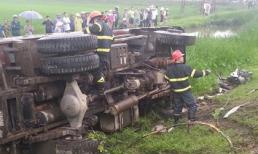 Xe ben chở cát lật vùi chết thanh niên đi xe máy