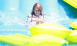 MiA mặc đồ len… nghịch nước trên đường trượt Clear