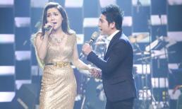 Ngọc Anh tình tứ nắm chặt tay Trọng Tấn