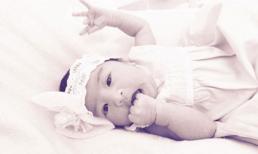 Loạt ảnh cực đáng yêu của con gái Phan Thị Lý