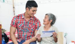 Siêu mẫu Võ Minh Thành mang niềm vui đến chùa Cẩm Phong Tây Ninh