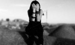 Xót xa câu chuyện cô gái quỳ gối và cắt cổ tay ở nhà bạn trai để xin giữ lại đứa con