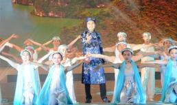 Ca sỹ Dương Quốc Hưng Hoài cổ tại Ngày hội du lịch TP. Hồ Chí Minh