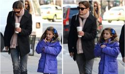 Bé Suri đáng yêu đi dạo phố New York cùng mẹ