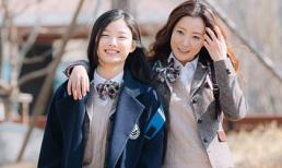 Kim Hee Sun 'cưa sừng làm nghé' khi mặc đồng phục học sinh