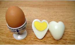 Clip: Cách luộc trứng thành hình trái tim cực đơn giản