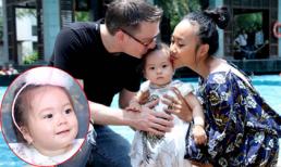 Vợ chồng Đoan Trang 'đội nắng' tập đi cho con gái