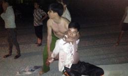 Chồng chặn đường đâm chết vợ rồi cứa cổ tự tử