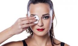 4 mẹo hay loại bỏ trang điểm mắt dễ dàng