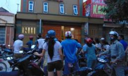 Ghen tuông, chồng đâm vợ trước quán karaoke rồi tự sát