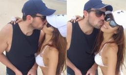 Hà Anh gợi cảm 'khóa môi' bạn trai trên biển