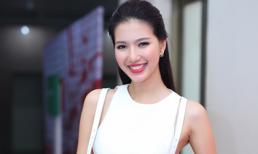 Mỹ Linh diện váy trắng thanh lịch đi làm MC 'The Voice'