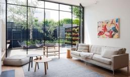 Những căn phòng có view xuyên thấu nhờ cửa kính trượt linh hoạt