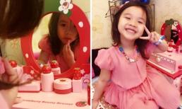 Con gái Thu Phượng tự tay trang điểm cực chuyên nghiệp