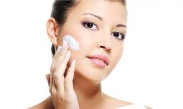 Bí quyết chọn kem chống nắng cho da nhiều mụn trứng cá