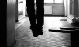 Chồng treo cổ tự tử vì nghi vợ quan hệ 'ngoài luồng'