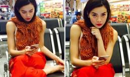 Hà Hồ 'bình dân' ngồi vắt chân trần lên ghế ở sân bay