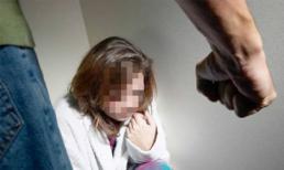 Bố chồng bạo hành, thiêu sống con dâu vì... chưa mang thai