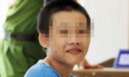 Thiếu niên sát hại bé bán vé số tươi cười sau tuyên án
