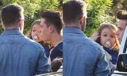 Harper đáng yêu cùng gia đình ăn mừng sinh nhật mẹ