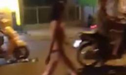 Chồng bỏ vì rạn da, vợ không mặc quần áo khóc trên phố Sài Gòn