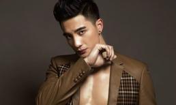 Nam vương Nguyễn Văn Sơn 'nửa kín nửa hở' với vest