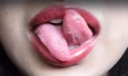 Cô gái có khả năng đặc biệt: Chia lưỡi làm đôi