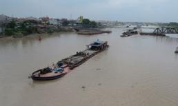 Nhảy cầu tự tử nhưng sợ chết, vội vàng bơi vào bờ