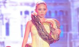 The Remix: Tóc Tiên 'liều mạng' ôm trăn đêm chung kết